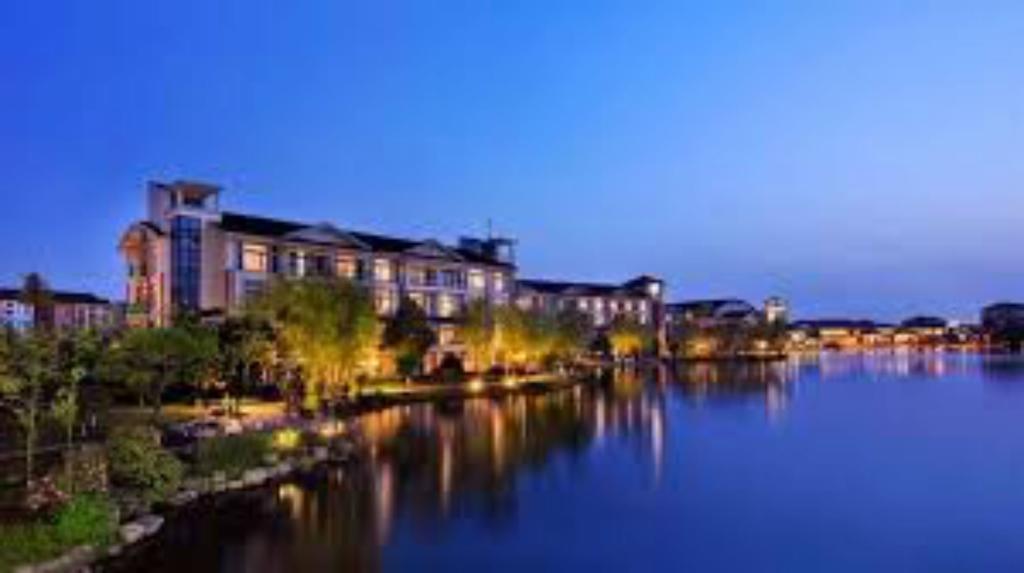 Crowne Plaza Hangzhou Xanadu Resort מראה חיצוני תמונה